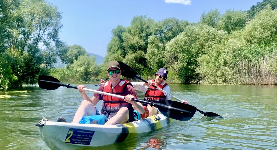 Balkan kajak op meer Balkan kajak op meer